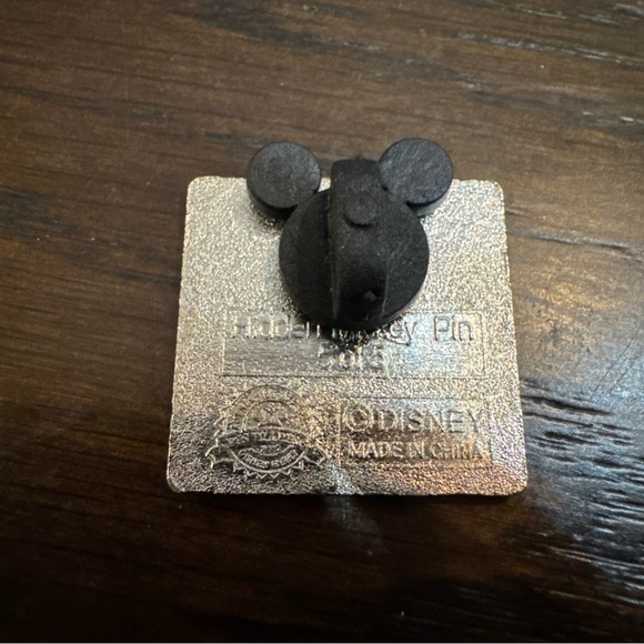 Disney Hidden Mickey Series Character Faces Daisy Duck Pin 2012 - Picture 2 of 2